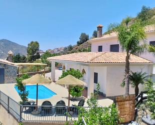 Vista exterior de Casa o xalet de lloguer en Arenas amb Aire condicionat, Terrassa i Piscina