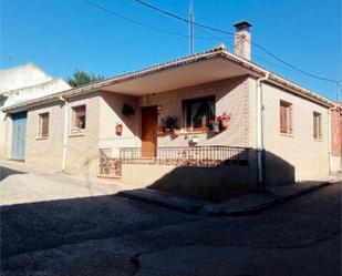 Exterior view of House or chalet for sale in Tordehumos  with Heating, Private garden and Storage room