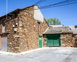 Vista exterior de Finca rústica en venda en Lucillo amb Jardí privat, Terrassa i Traster