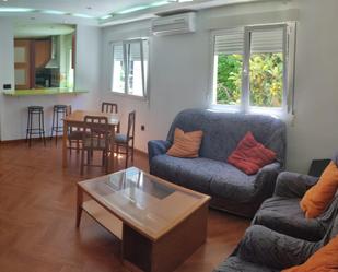 Living room of Flat to rent in  Granada Capital  with Air Conditioner and Balcony