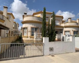 Vista exterior de Casa o xalet en venda en Los Montesinos amb Aire condicionat, Terrassa i Balcó