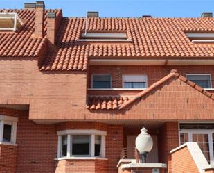 Vista exterior de Casa o xalet en venda en Colmenar Viejo amb Aire condicionat, Terrassa i Piscina