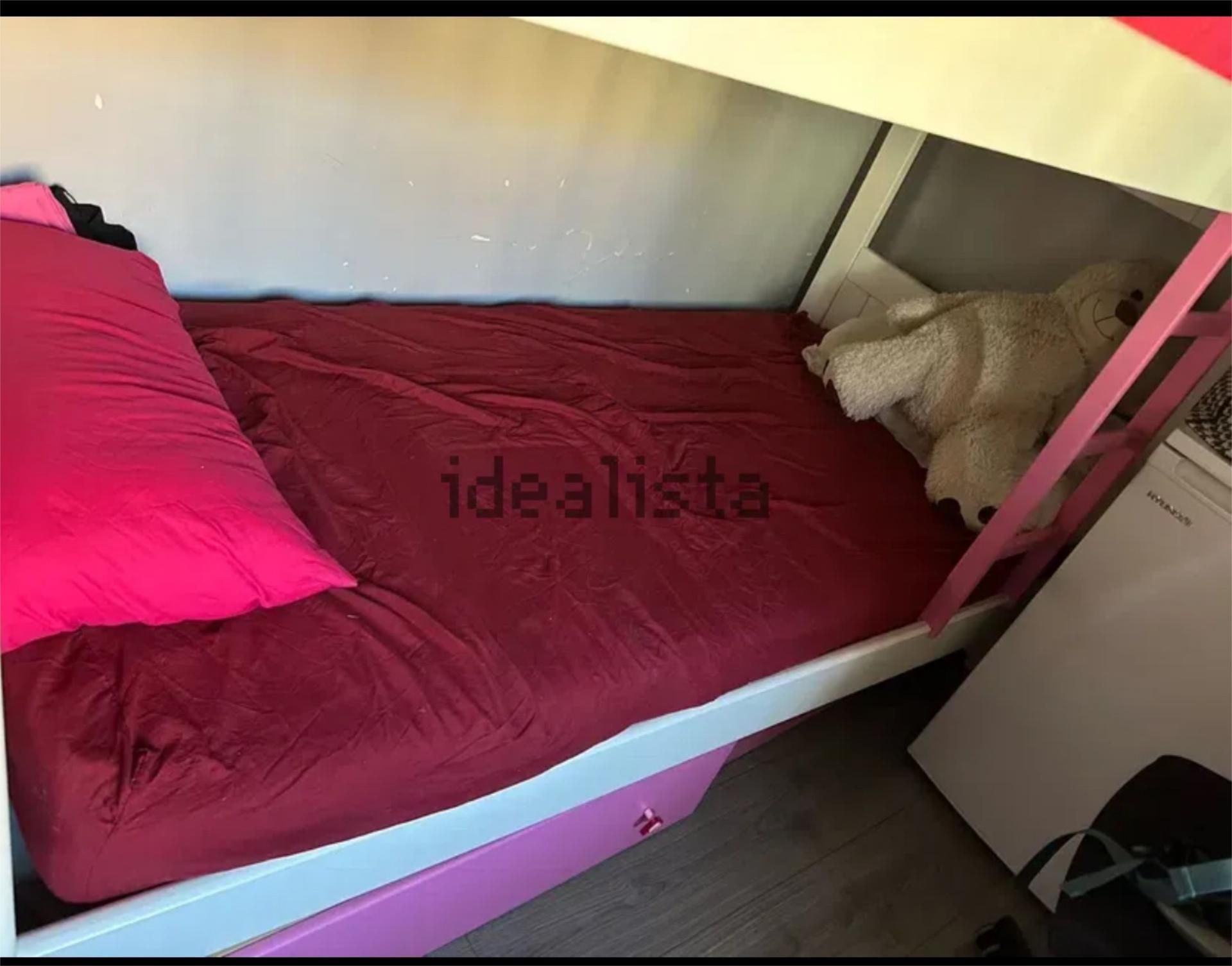 Apartament per a compartir a Calle de Purchena, 48, Apóstol Santiago
