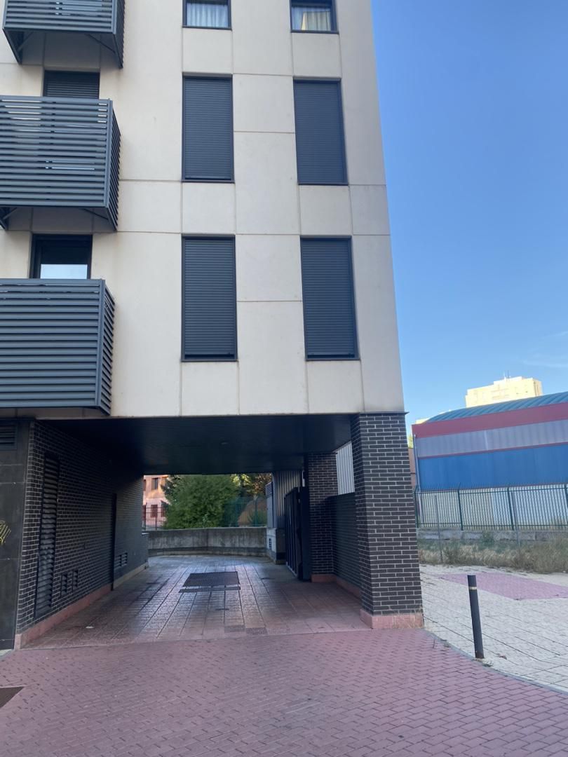 Vista exterior de Garatge en venda en Burgos Capital