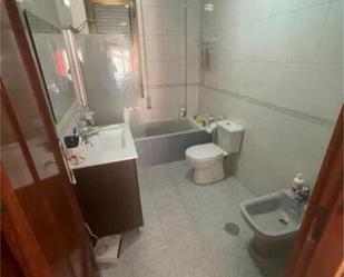 Bathroom of Flat to rent in  Toledo Capital  with Terrace