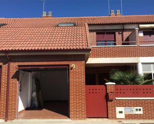 Vista exterior de Casa o xalet en venda en Coreses amb Terrassa i Balcó