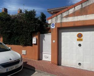 Exterior view of House or chalet for sale in Torrejón del Rey  with Air Conditioner and Swimming Pool