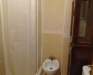 Bathroom of Flat to rent in Constantina  with Air Conditioner and Terrace