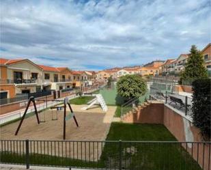 Vista exterior de Casa adosada de lloguer en Ávila Capital amb Terrassa i Piscina