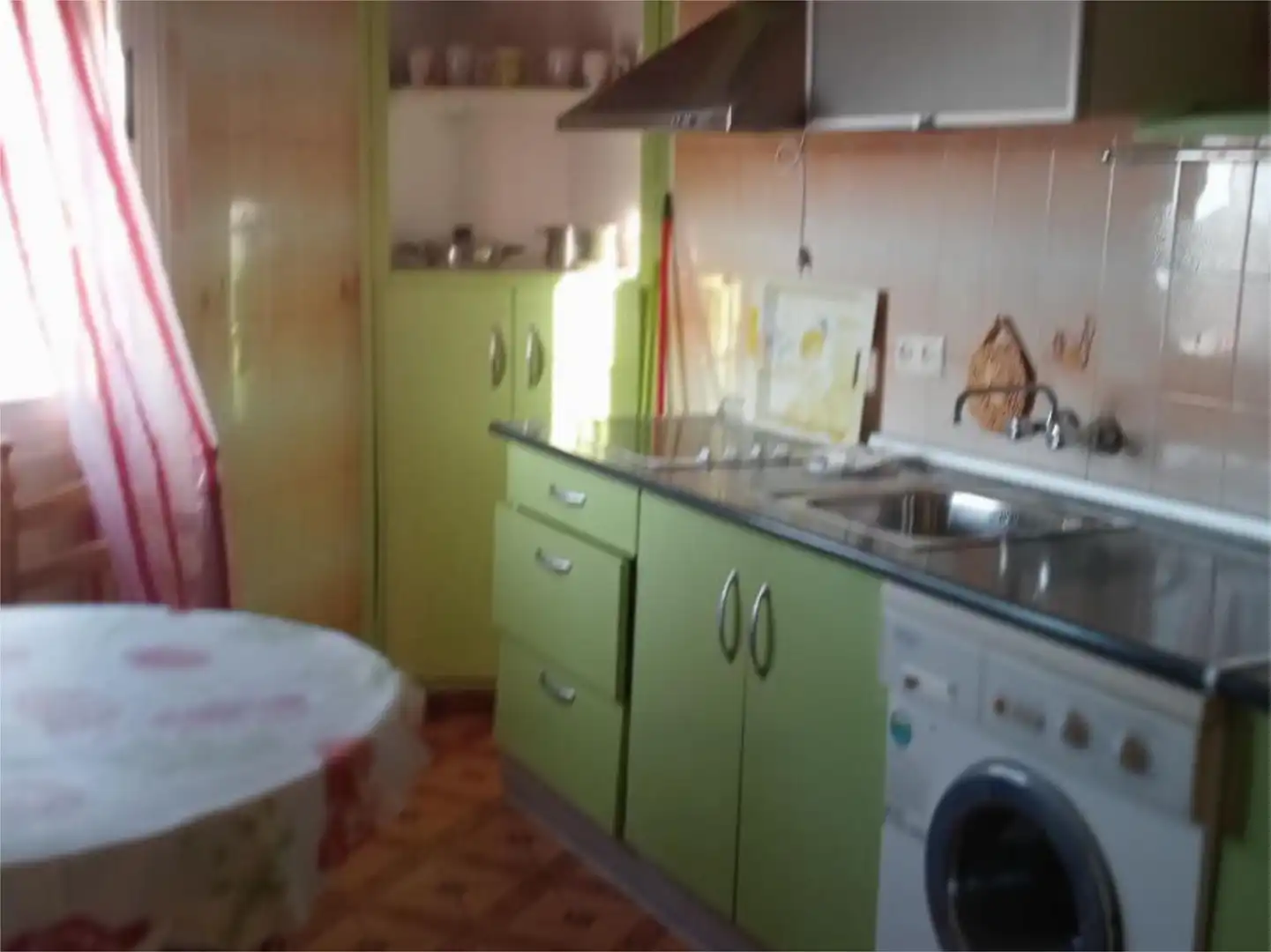 Casa adosada en venta en Travesía Pasaderas, 8, Monterrubio de la Serena Cocina de Casa adosada en venta en Monterrubio de la Serena con Terraza, Trastero y Amueblado