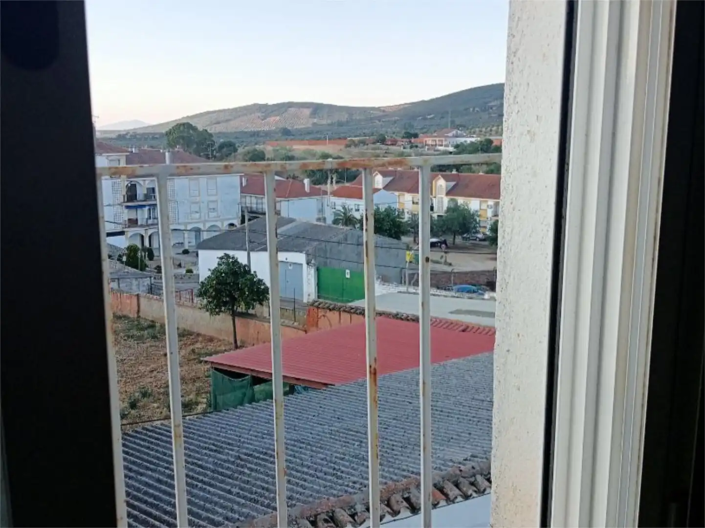 Casa adosada en venta en Travesía Pasaderas, 8, Monterrubio de la Serena Vista exterior de Casa adosada en venta en Monterrubio de la Serena con Terraza, Trastero y Amueblado
