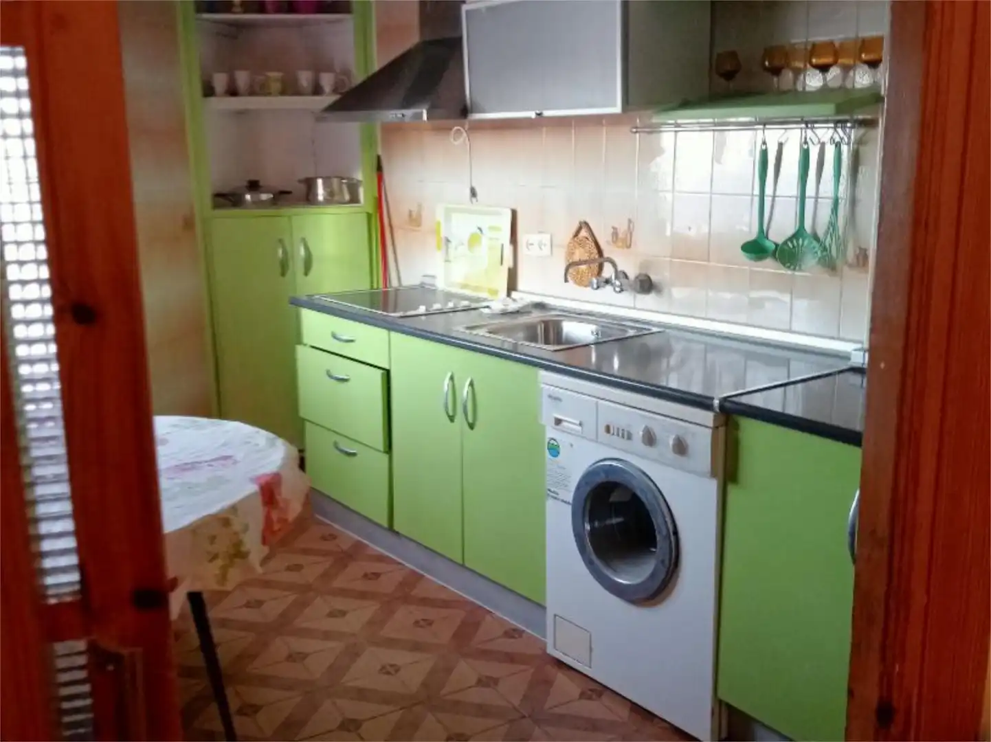 Casa adosada en venta en Travesía Pasaderas, 8, Monterrubio de la Serena Cocina de Casa adosada en venta en Monterrubio de la Serena con Terraza, Trastero y Amueblado