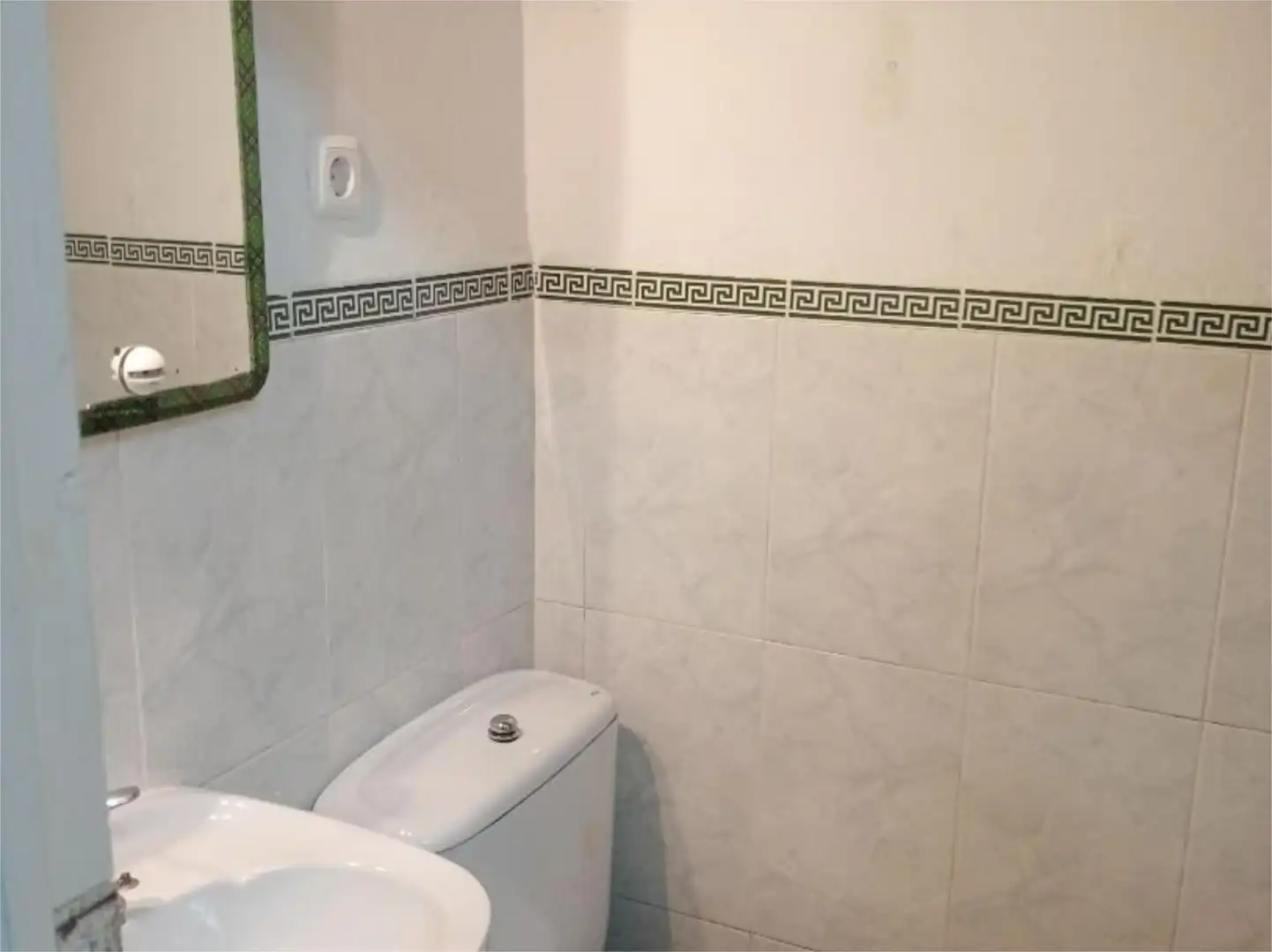 Casa adosada en venta en Travesía Pasaderas, 8, Monterrubio de la Serena Baño de Casa adosada en venta en Monterrubio de la Serena con Terraza, Trastero y Amueblado