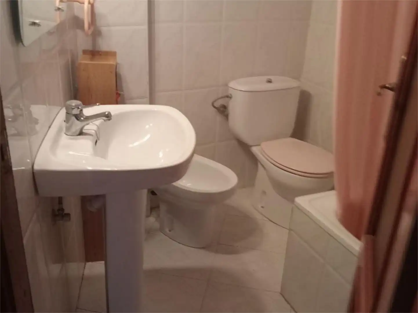 Casa adosada en venta en Travesía Pasaderas, 8, Monterrubio de la Serena Baño de Casa adosada en venta en Monterrubio de la Serena con Terraza, Trastero y Amueblado