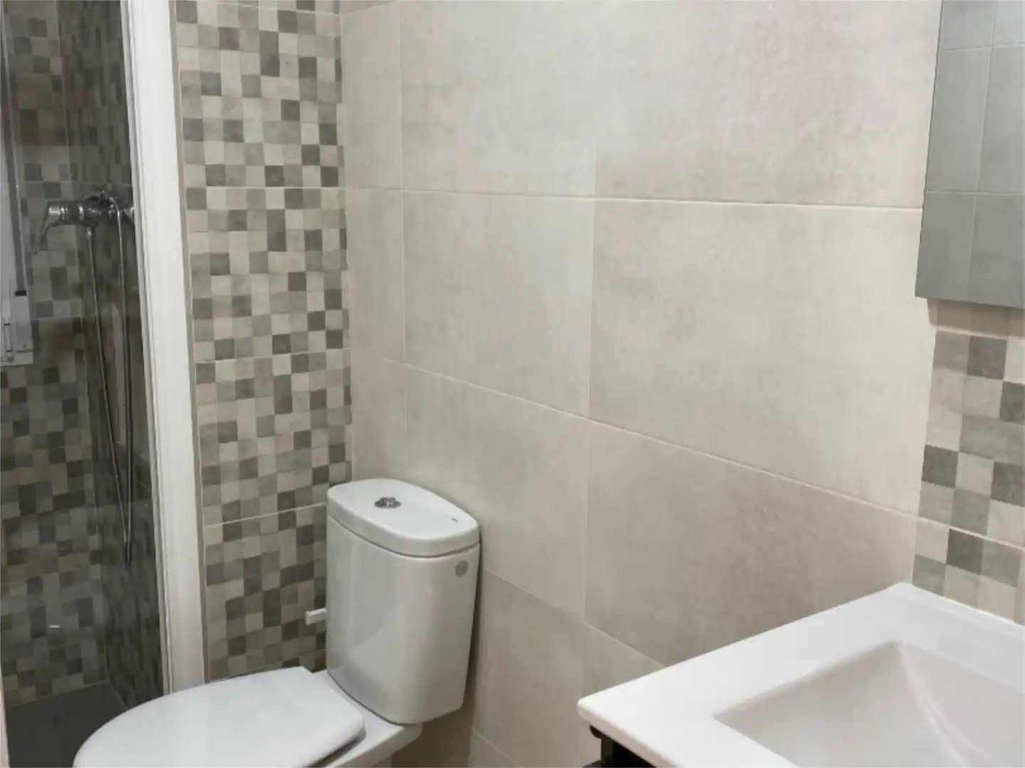 Bany de Pis de lloguer en Córdoba amb Aire condicionat, Calefacció i Terrassa