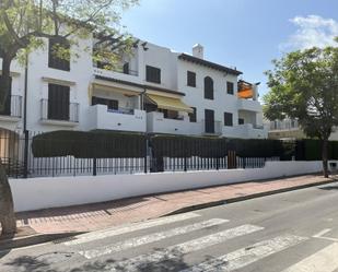 Vista exterior de Apartament en venda en Alcalà de Xivert amb Aire condicionat, Terrassa i Piscina