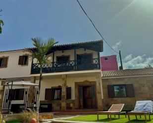 Vista exterior de Casa o xalet en venda en Telde amb Terrassa, Piscina i Balcó