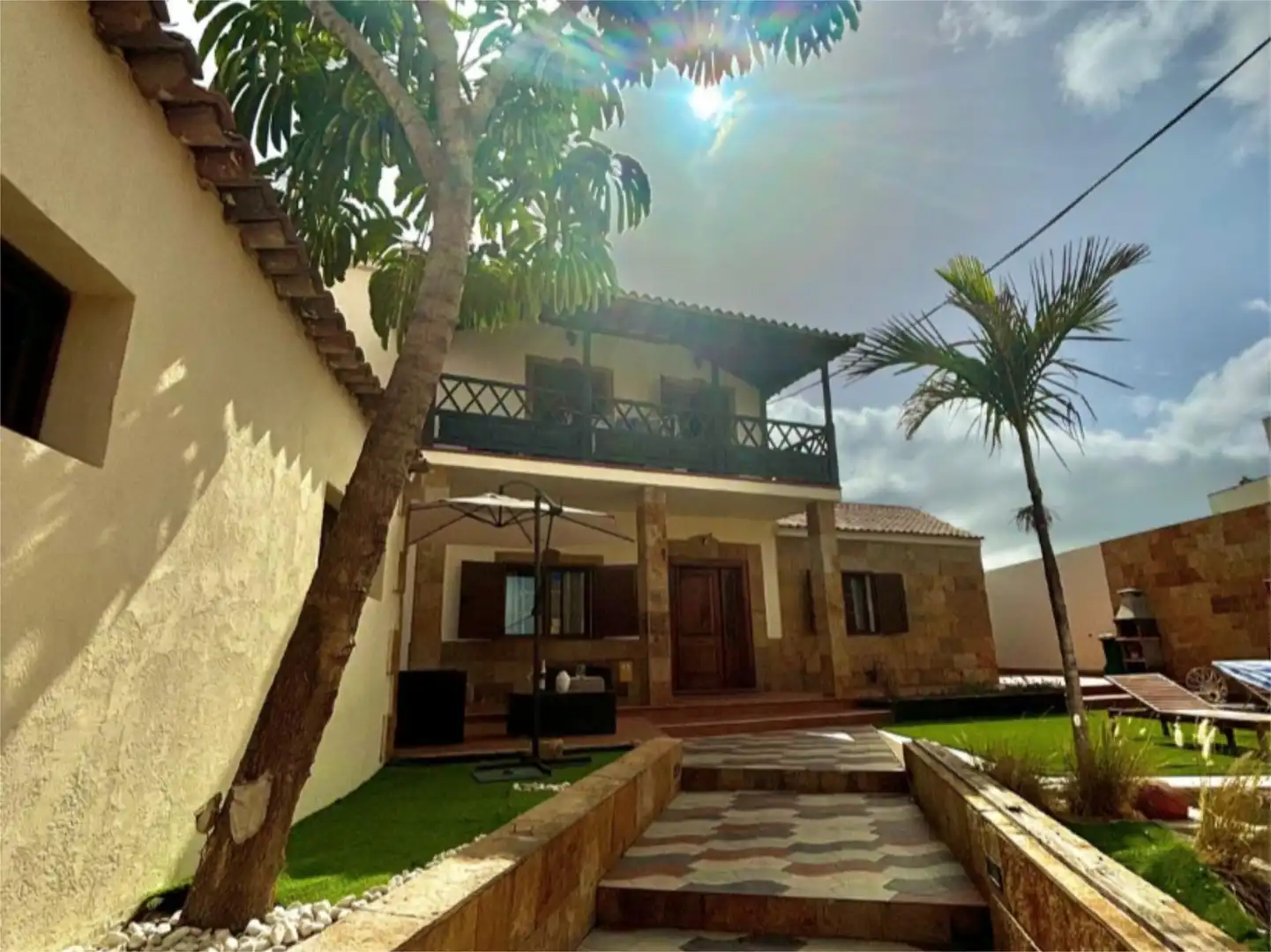 Casa o chalet en venta en Calle Barcelona, 133, Jinamar Vista exterior de Casa o chalet en venta en Telde con Jardín privado, Terraza y Piscina
