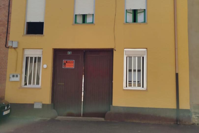 Casa adosada en venda a Calle Abajo, 8, Villares de Órbigo, León - imatge 1 Foto 1 de Casa adosada en venda a Calle Abajo, 8, Villares de Órbigo, León