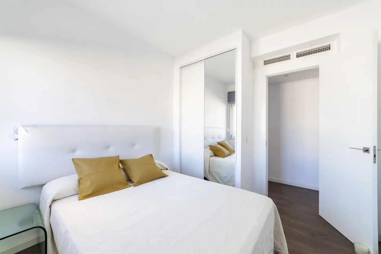 Dormitori de Pis de lloguer en Almería amb Aire condicionat, Calefacció i Parquet