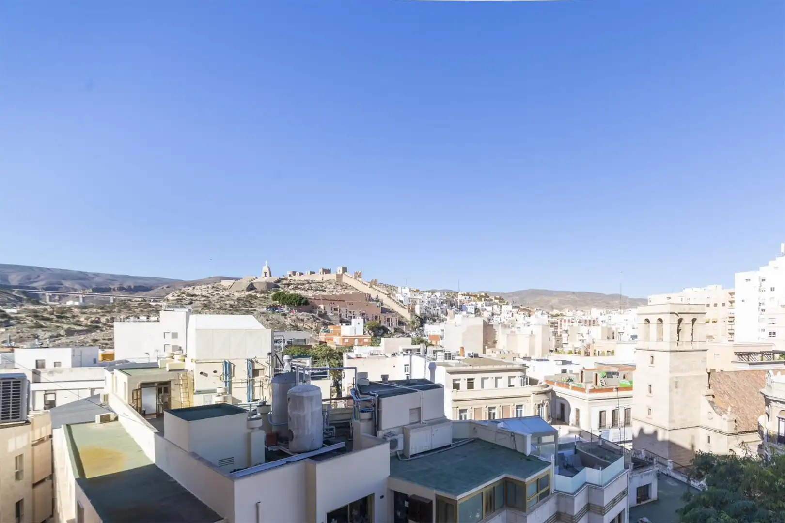 Vista exterior de Pis de lloguer en Almería amb Aire condicionat, Calefacció i Parquet