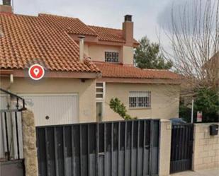 Exterior view of Single-family semi-detached for sale in Serracines  with Private garden