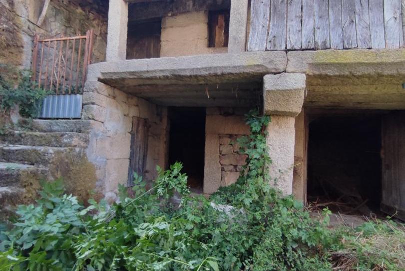 Casa adosada en venda a Rua Sandin, 9, Monterrei, Ourense - imatge 1 Foto 1 de Casa adosada en venda a Rua Sandin, 9, Monterrei, Ourense