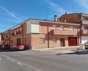 Vista exterior de Casa adosada en venda en Peñaranda de Bracamonte amb Balcó