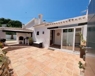 Vista exterior de Casa o xalet en venda en Dénia amb Aire condicionat, Terrassa i Piscina