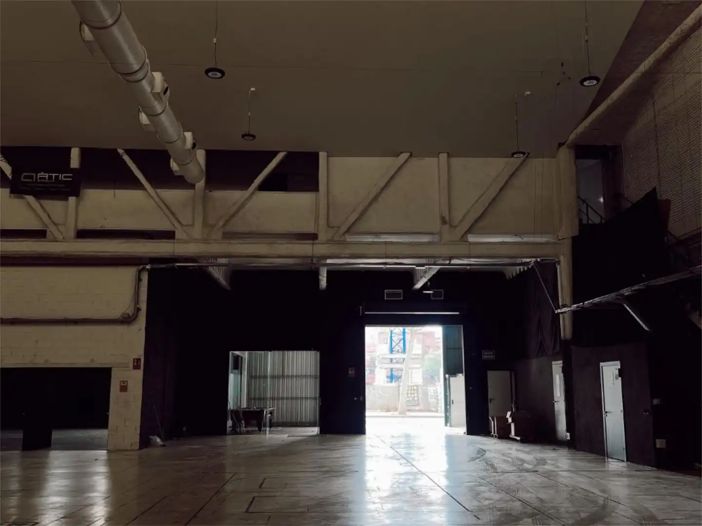 Fabrikhallen zur Miete in Carrer de Llull, 121, El Poblenou Fabrikhallen zur Miete in Barcelona mit Klimaanlage und Heizung