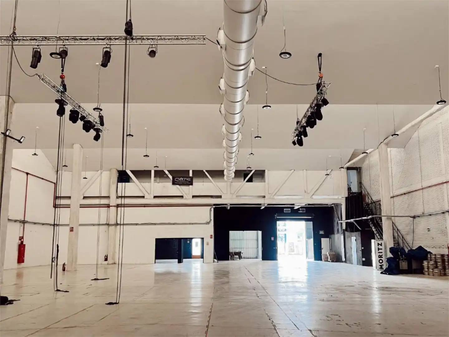 Fabrikhallen zur Miete in Carrer de Llull, 121, El Poblenou Fabrikhallen zur Miete in Barcelona mit Klimaanlage und Heizung