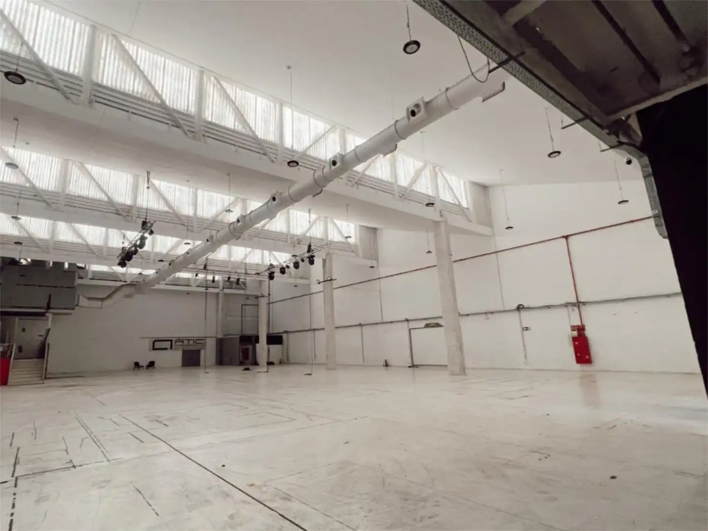 Fabrikhallen zur Miete in Carrer de Llull, 121, El Poblenou Fabrikhallen zur Miete in Barcelona mit Klimaanlage und Heizung