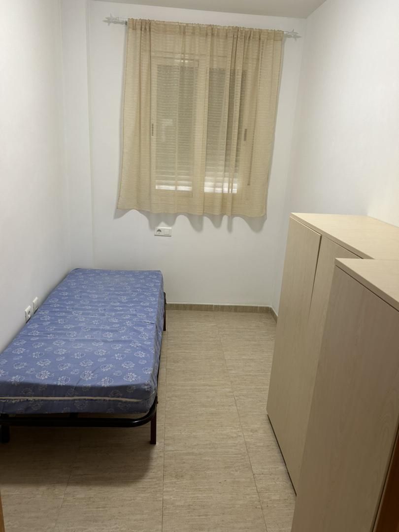 Bedroom of Apartment to share in  Almería Capital