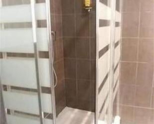 Bathroom of Flat to rent in Estepona  with Terrace and Swimming Pool