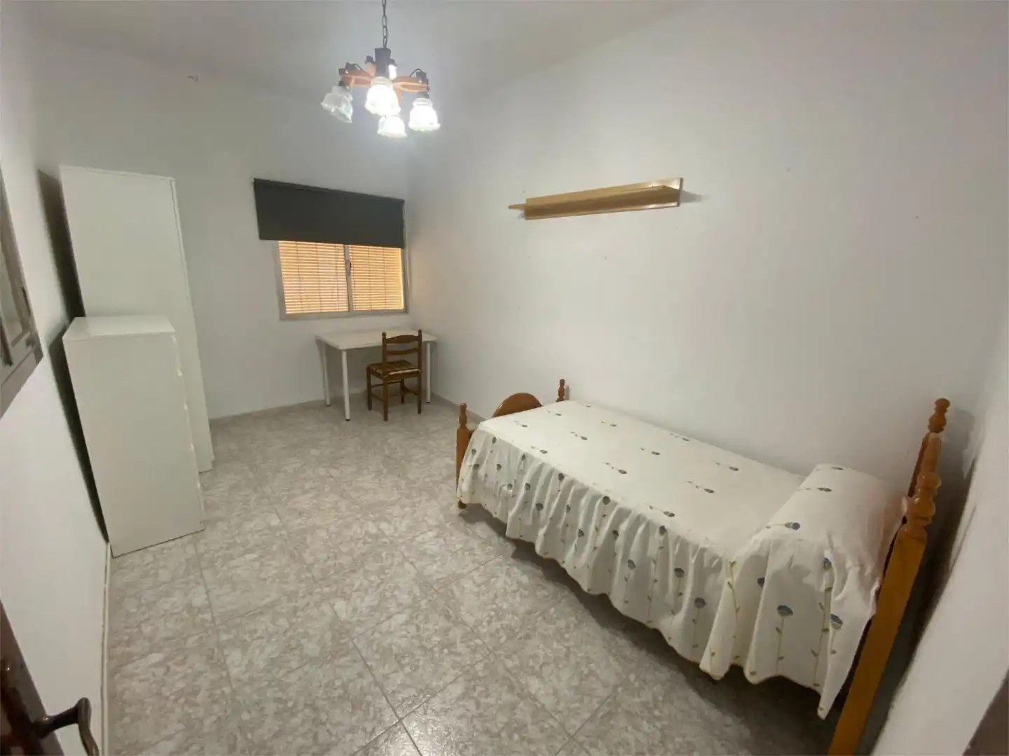 Habitació a Camino de la Sismológica, 12, Los Ángeles - Cruz de Caravaca Dormitori de Casa adosada per a compartir en Almería amb Aire condicionat, Terrassa i Moblat
