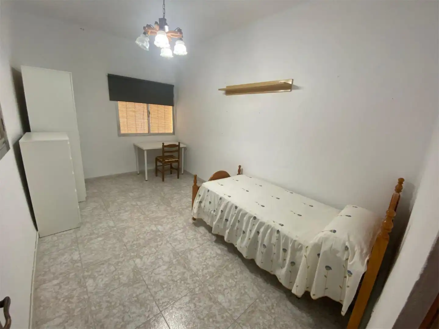 Habitació a Camino de la Sismológica, 12, Los Ángeles - Cruz de Caravaca Dormitori de Casa adosada per a compartir en Almería amb Aire condicionat, Terrassa i Moblat