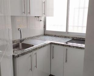 Kitchen of Flat to rent in  Sevilla Capital  with Air Conditioner and Balcony