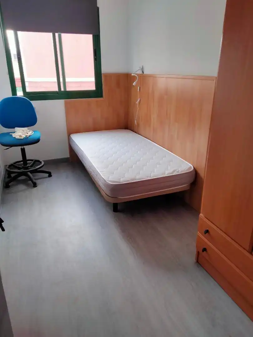 Room in Calle Real, 61, Santa María de Guía de Gran Canaria Bedroom of Flat for share in Santa María de Guía de Gran Canaria