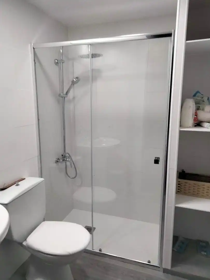 Room in Calle Real, 61, Santa María de Guía de Gran Canaria Bathroom of Flat for share in Santa María de Guía de Gran Canaria