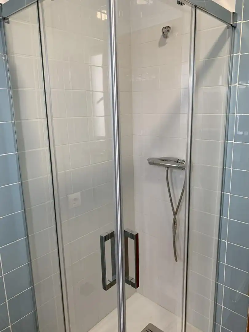 Room in Calle Cardenal Frías, 5, Santa Bárbara Bathroom of Flat for share in Soria Capital with Heating, Parquet flooring and Furnished