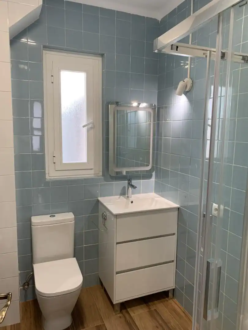 Room in Calle Cardenal Frías, 5, Santa Bárbara Bathroom of Flat for share in Soria Capital with Heating, Parquet flooring and Furnished