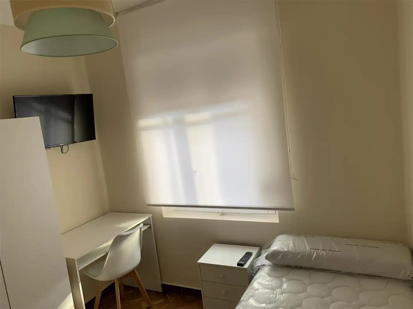 Room in Calle Cardenal Frías, 5, Santa Bárbara Bedroom of Flat for share in Soria Capital with Heating, Parquet flooring and Furnished