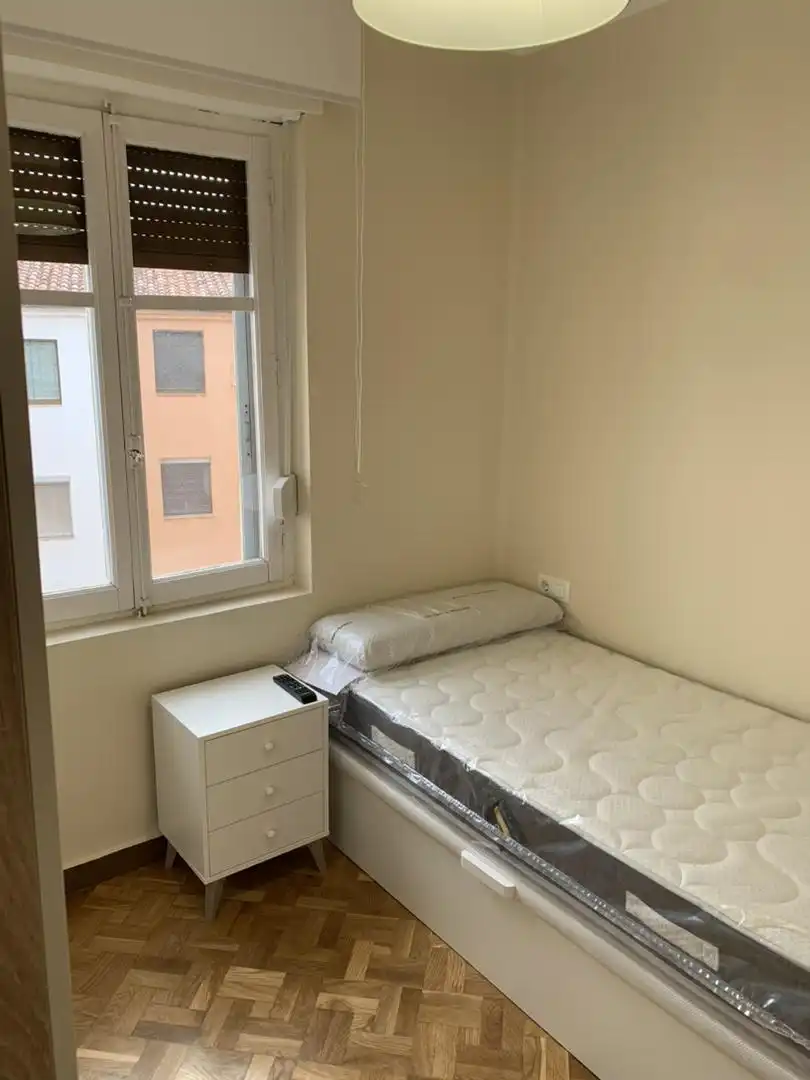 Room in Calle Cardenal Frías, 5, Santa Bárbara Bedroom of Flat for share in Soria Capital with Heating, Parquet flooring and Furnished