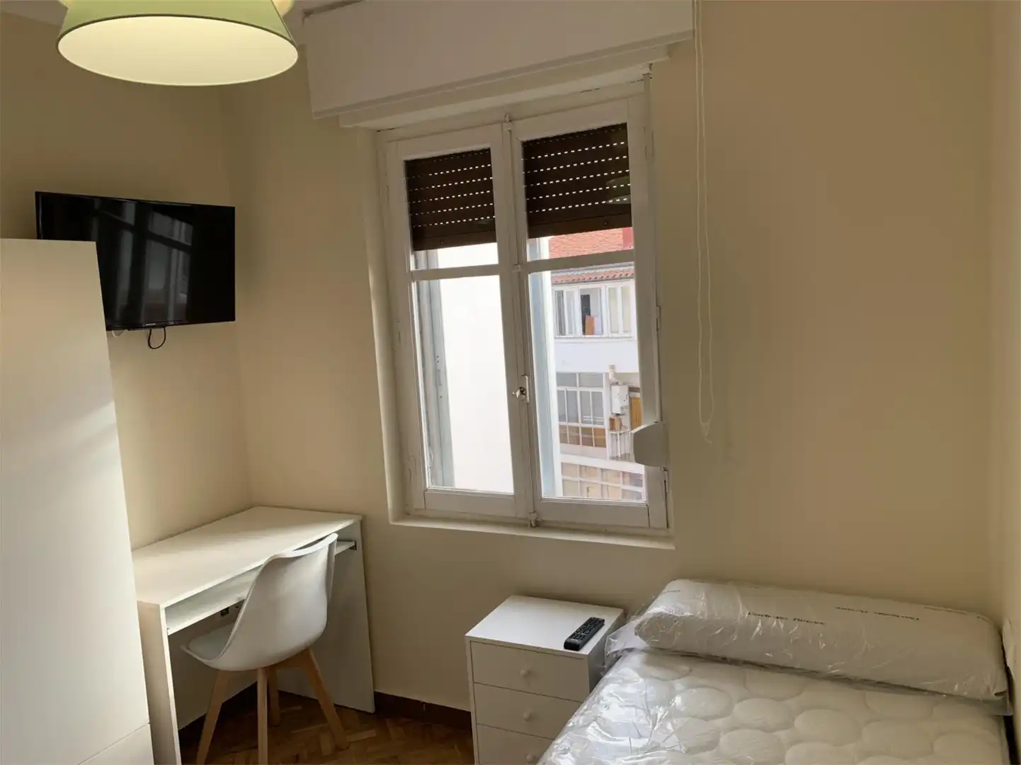 Room in Calle Cardenal Frías, 5, Santa Bárbara Bedroom of Flat for share in Soria Capital with Heating, Parquet flooring and Furnished