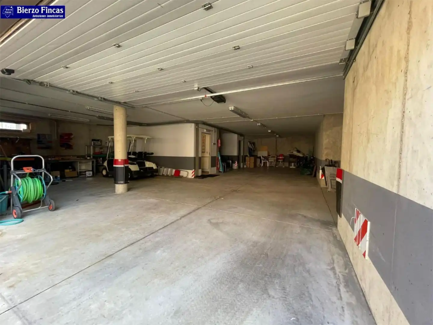 Parkplatz von Wohnung zum Verkauf in Valverde de la Virgen mit Heizung, Privatgarten und Parkett