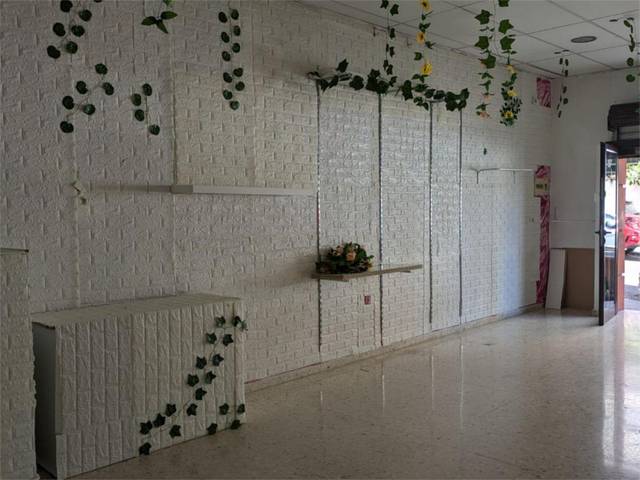 Local comercial en Alquiler en Calle Doctor Fleming, 3a en Castilleja de la Cuesta