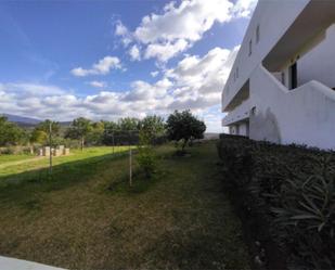 Jardí de Pis en venda en Estepona amb Aire condicionat, Terrassa i Piscina