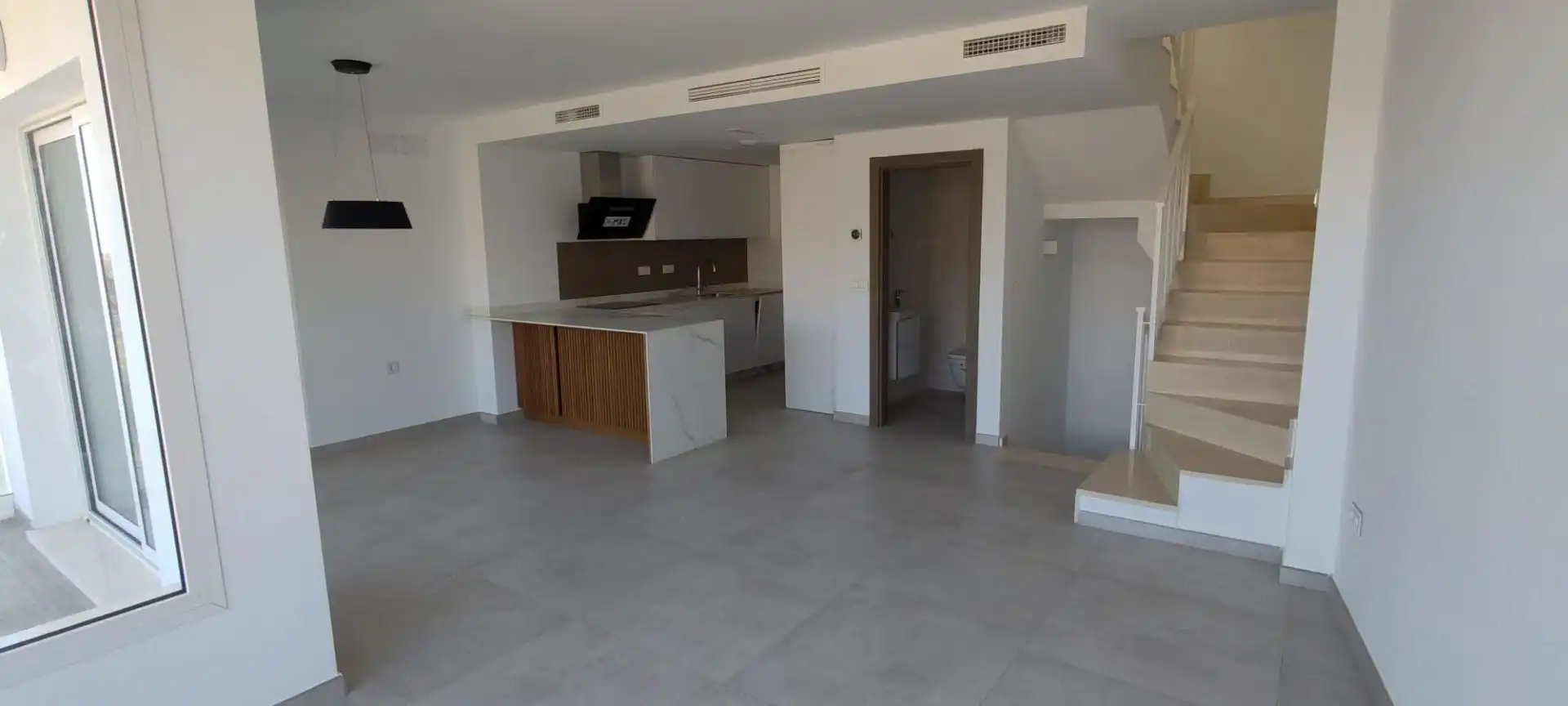 Casa adosada en venta en Calle Brezos, 3, Torreblanca del Sol Cocina de Casa adosada en venta en Fuengirola con Aire acondicionado, Terraza y Piscina