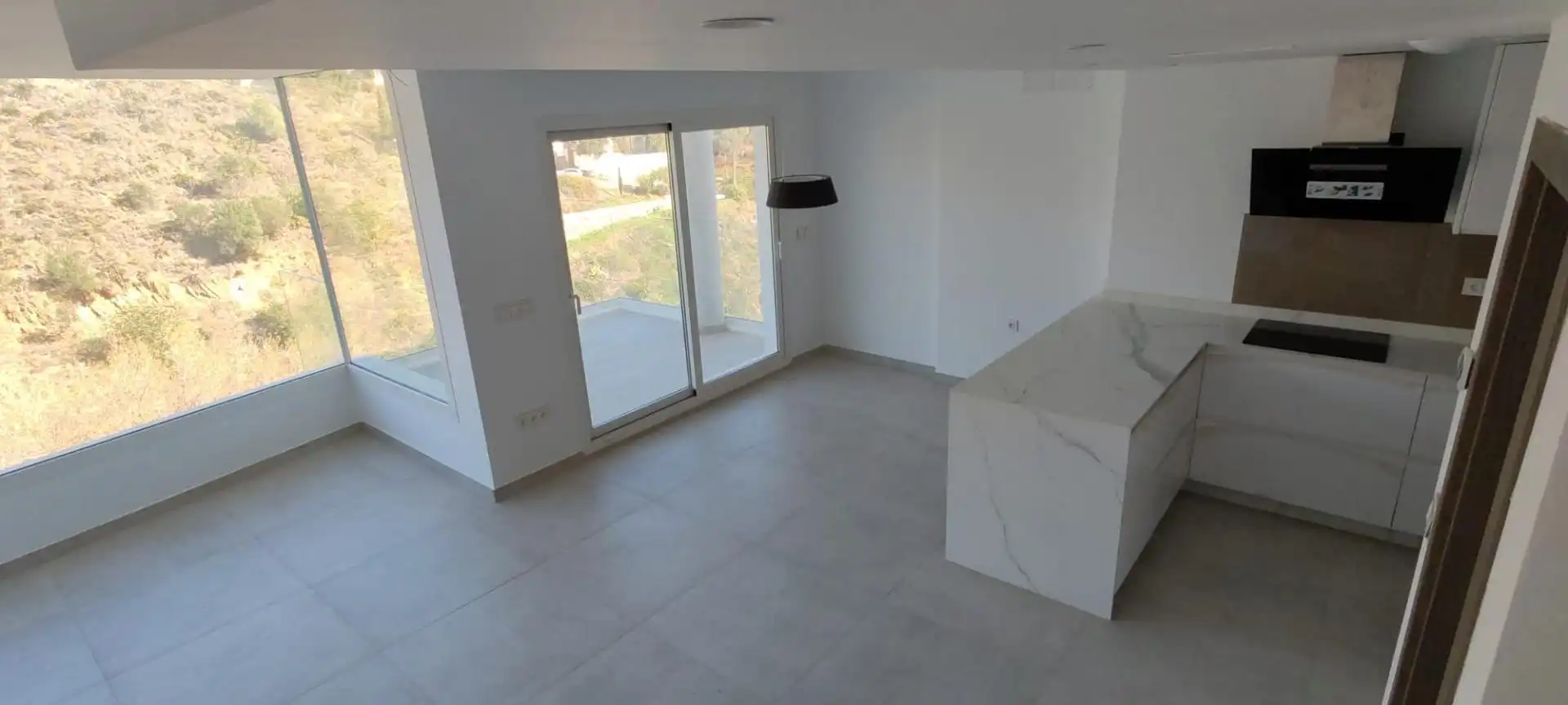 Casa adosada en venta en Calle Brezos, 3, Torreblanca del Sol Cocina de Casa adosada en venta en Fuengirola con Aire acondicionado, Terraza y Piscina