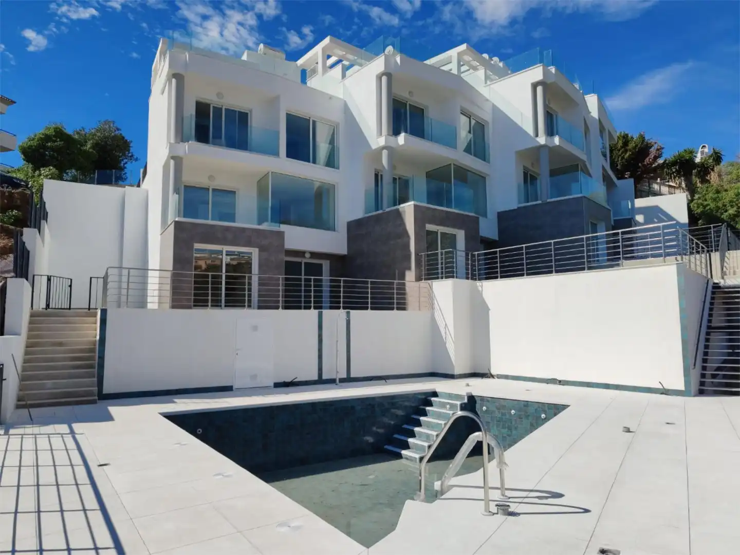 Casa adosada en venta en Calle Brezos, 3, Torreblanca del Sol Piscina de Casa adosada en venta en Fuengirola con Aire acondicionado, Terraza y Piscina